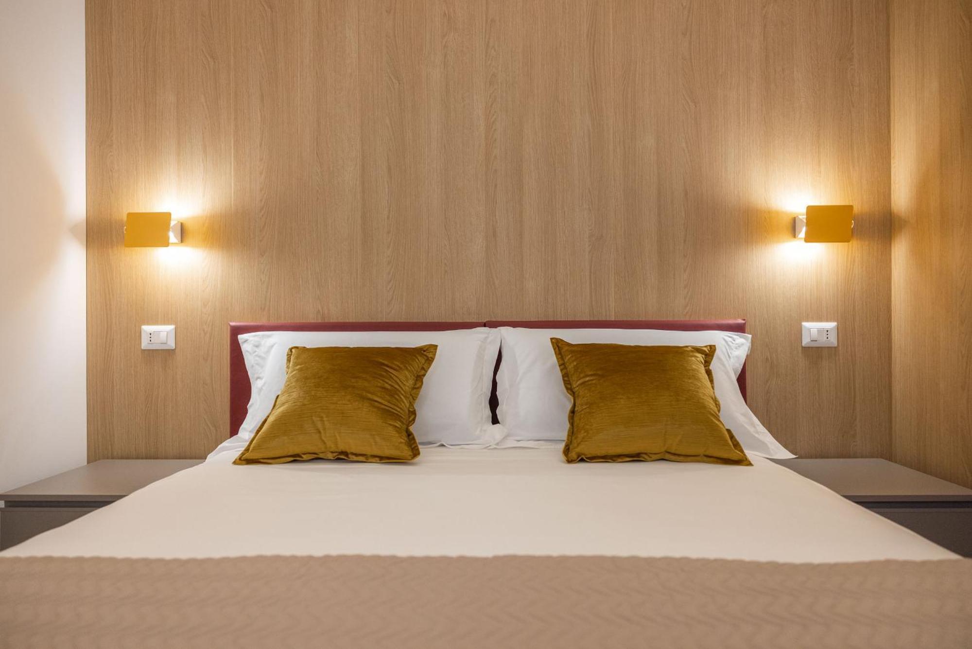 Отель Novum Hospitality Бари Экстерьер фото