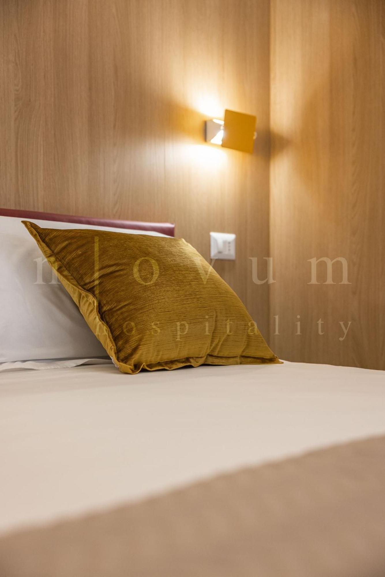 Отель Novum Hospitality Бари Экстерьер фото